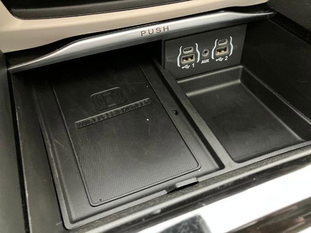 Used 2023 Chrysler Pacifica Limited AWD/4WD image 38