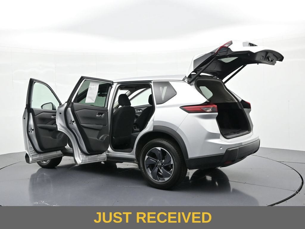 Used 2024 Nissan Rogue SV FWD image 23