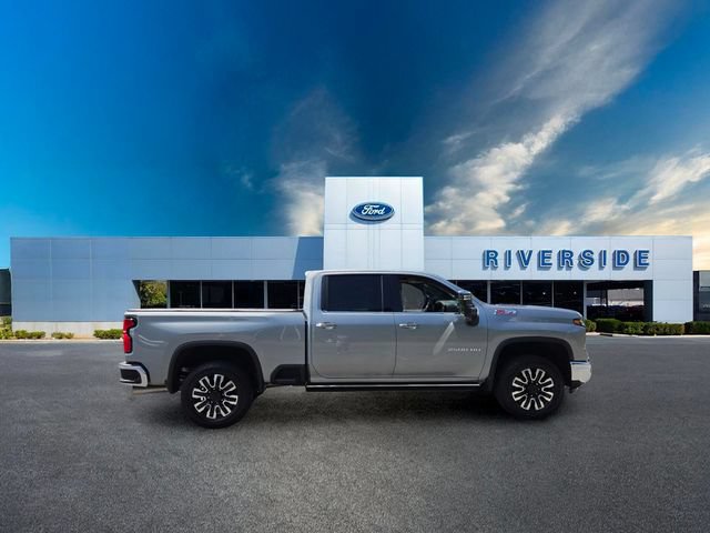 Used 2025 Chevrolet Silverado 2500 LTZ w/ LTZ Plus Package AWD/4WD image 8