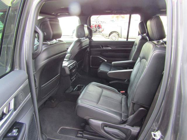 Used 2022 Jeep Wagoneer Series III AWD/4WD image 34