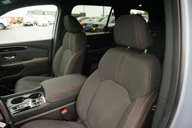 Used 2025 Honda Pilot Sport image 10