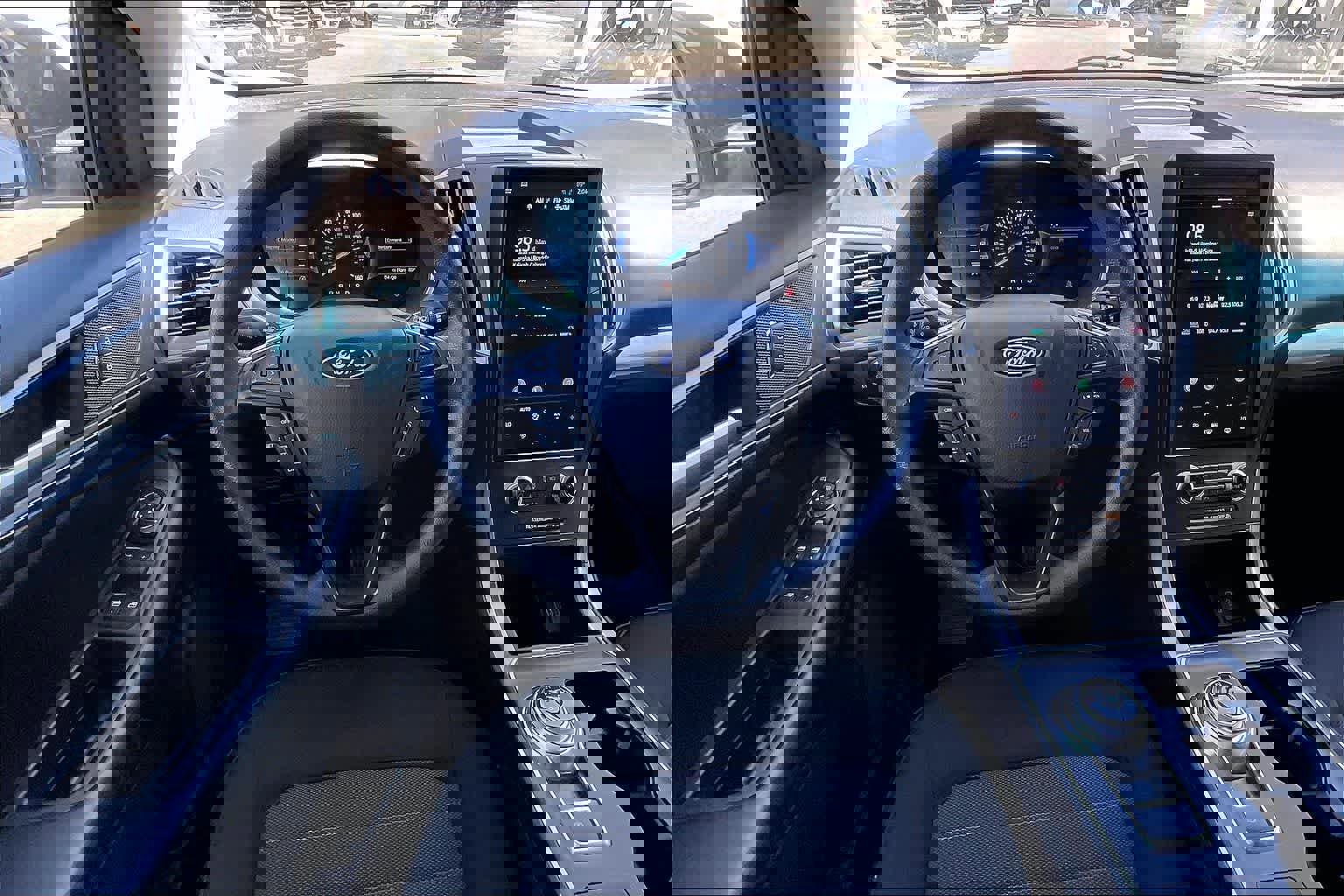 Certified 2021 Ford Edge SE FWD image 16