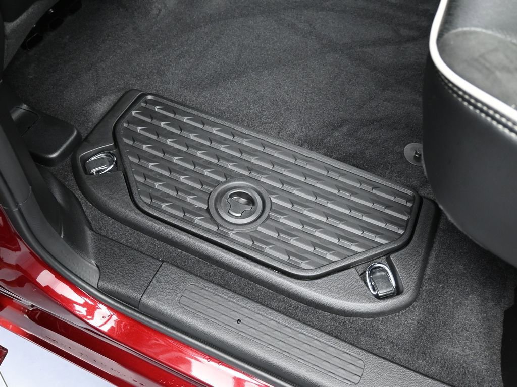 Used 2025 RAM 1500 Laramie AWD/4WD image 33