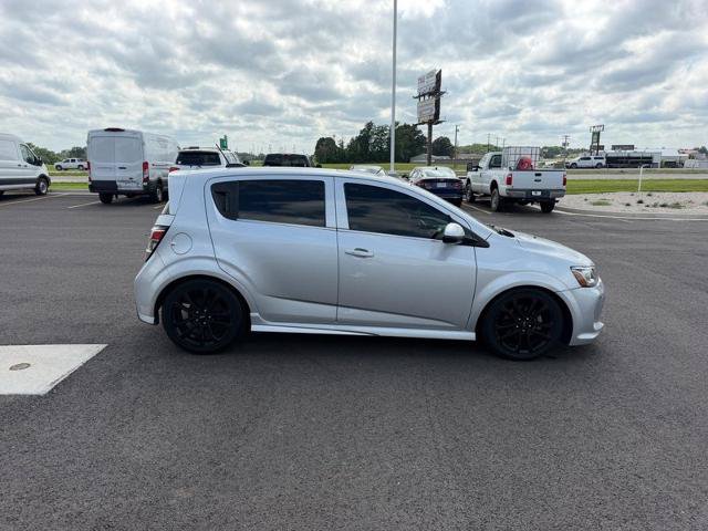 Used 2018 Chevrolet Sonic LT w/ Fun and Sun Package FWD image 4
