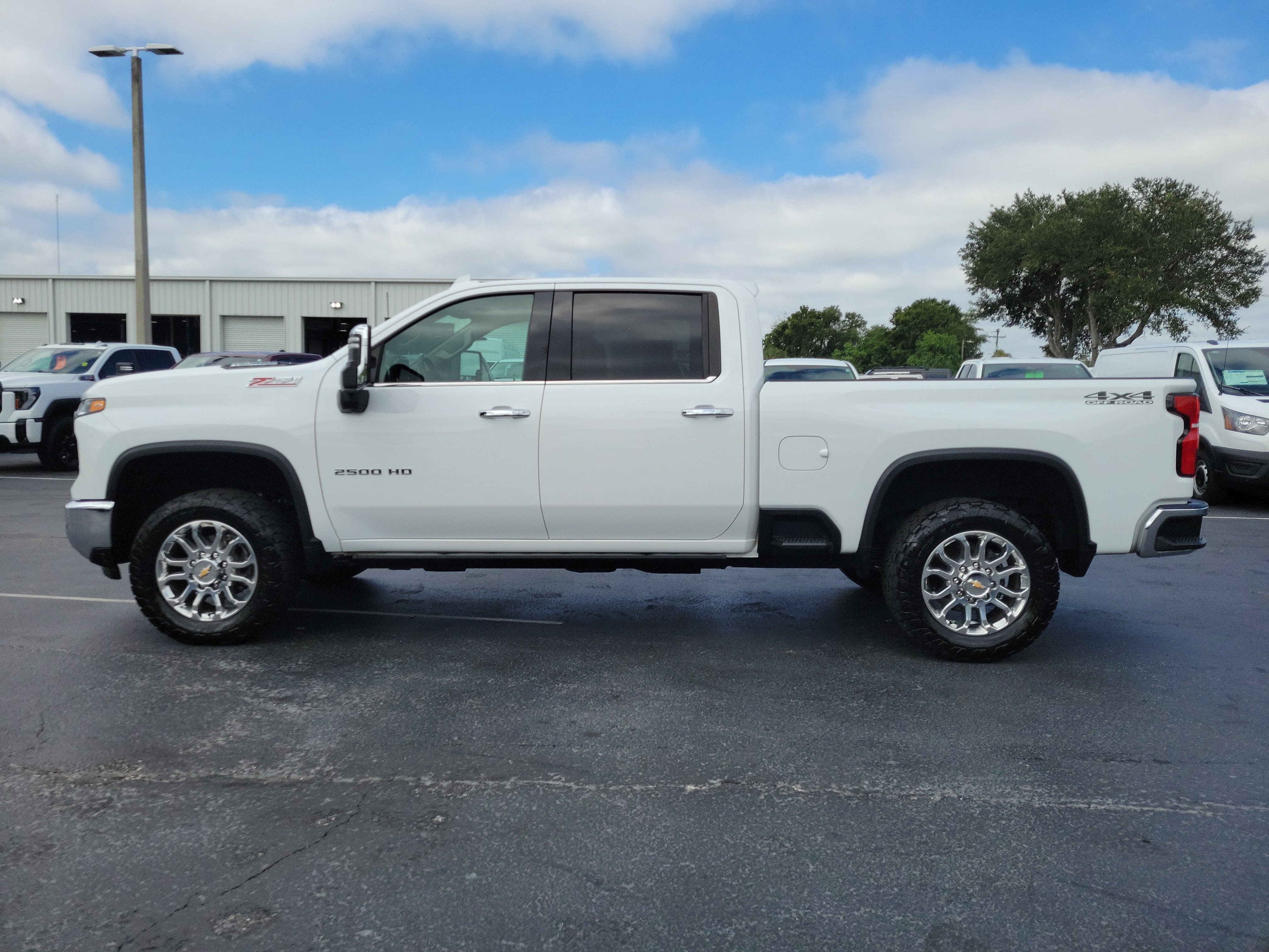 Used 2025 Chevrolet Silverado 2500 LTZ w/ LTZ Premium Package AWD/4WD image 6