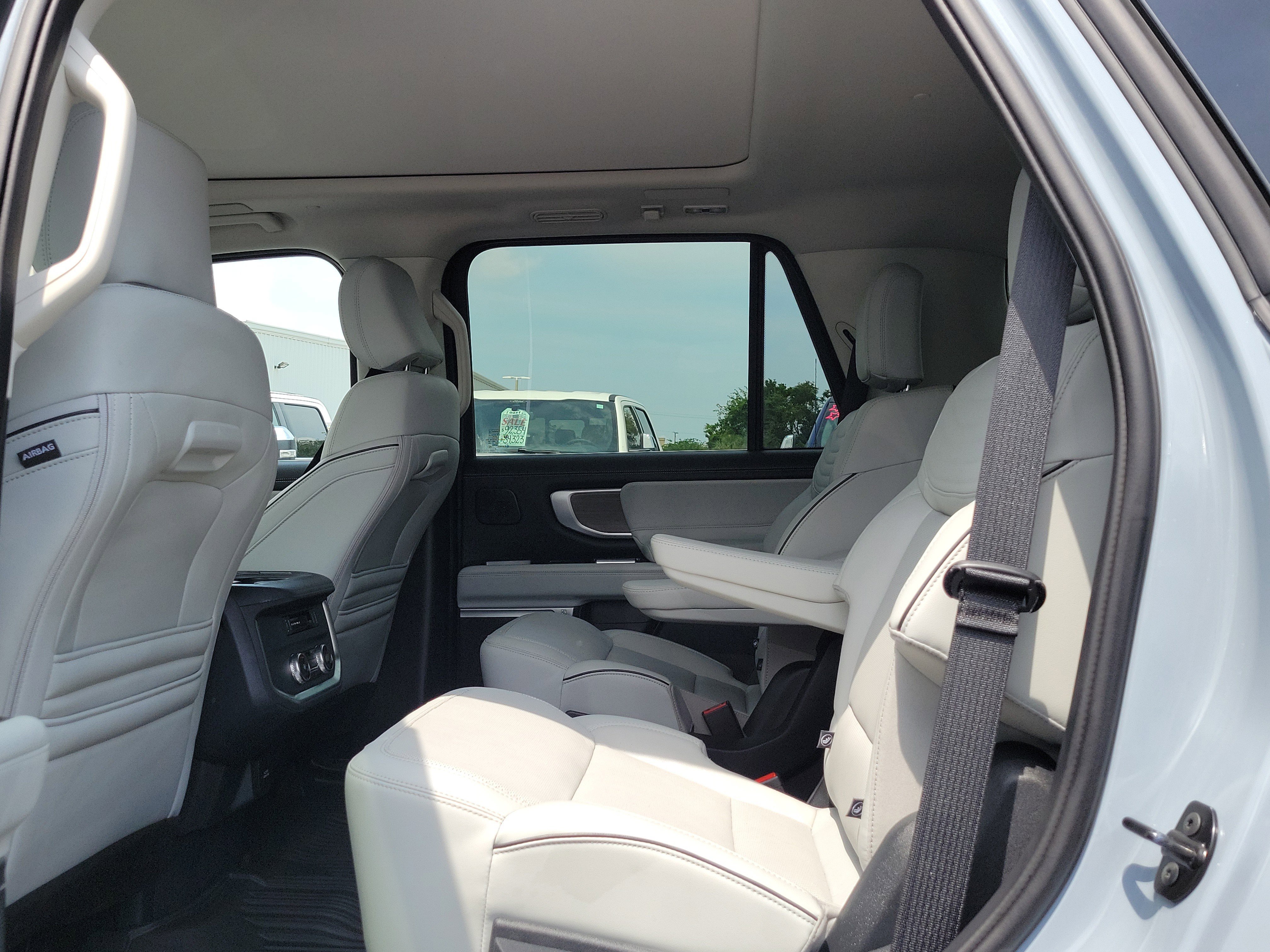 Certified 2025 Ford Expedition Platinum w/ Platinum Ultimate Package AWD/4WD image 13