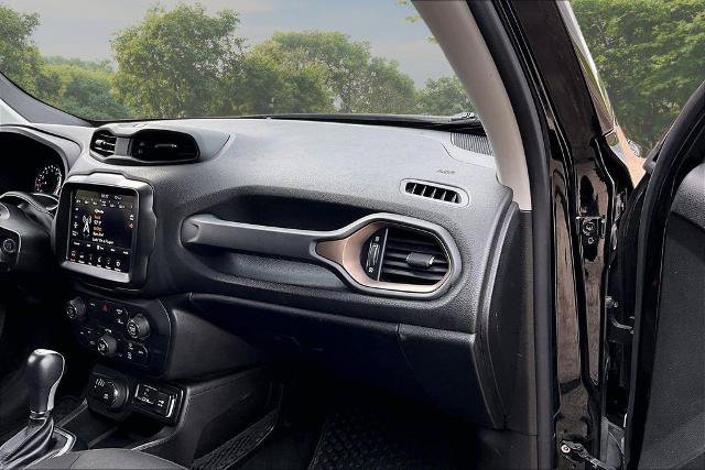 Used 2023 Jeep Renegade Latitude AWD/4WD image 16