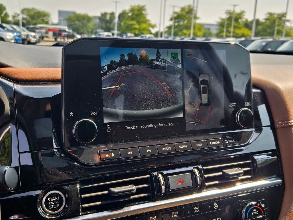 Used 2024 Nissan Pathfinder Platinum image 27