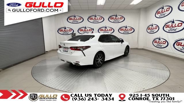 Used 2024 Toyota Camry SE FWD image 2