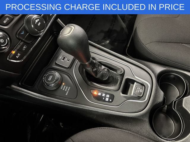 Used 2020 Jeep Cherokee Latitude w/ Cold Weather Group AWD/4WD image 11