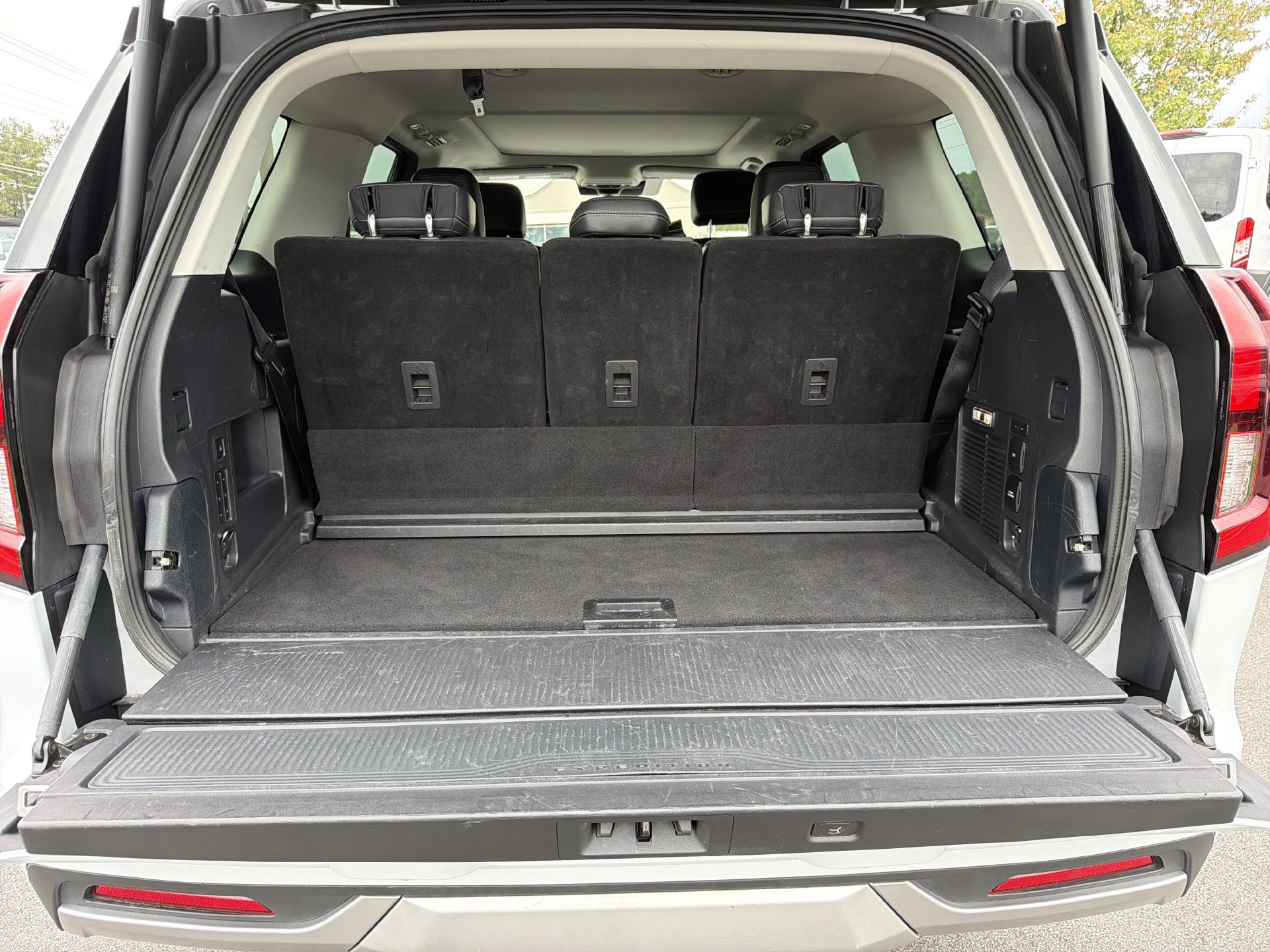 Certified 2025 Ford Expedition Platinum AWD/4WD image 31