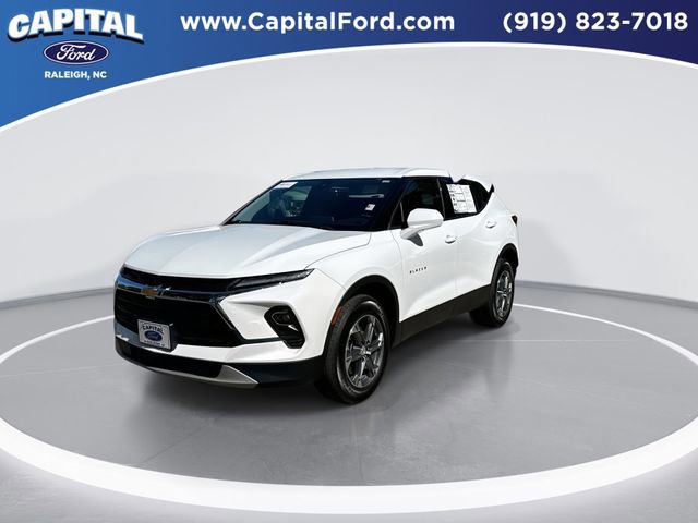 Used 2025 Chevrolet Blazer LT AWD/4WD image 2