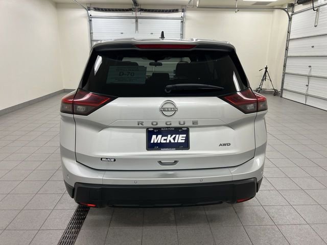 Used 2024 Nissan Rogue S AWD/4WD image 2