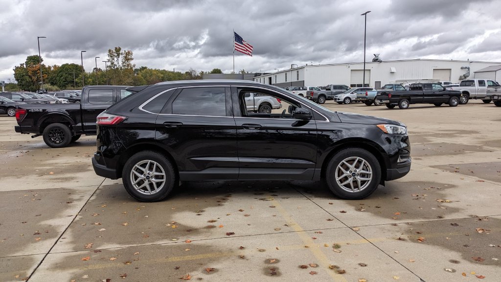 Certified 2022 Ford Edge SEL w/ Convenience Package AWD/4WD image 2