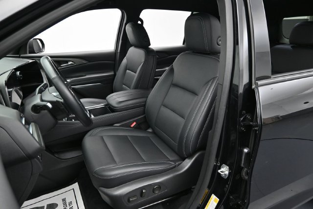 Used 2025 Chevrolet Traverse LT AWD/4WD image 11