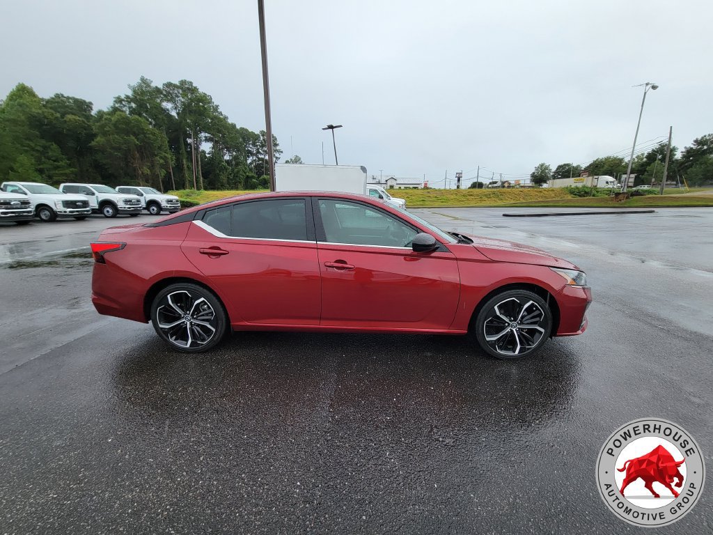 Used 2024 Nissan Altima 2.5 SR FWD image 8