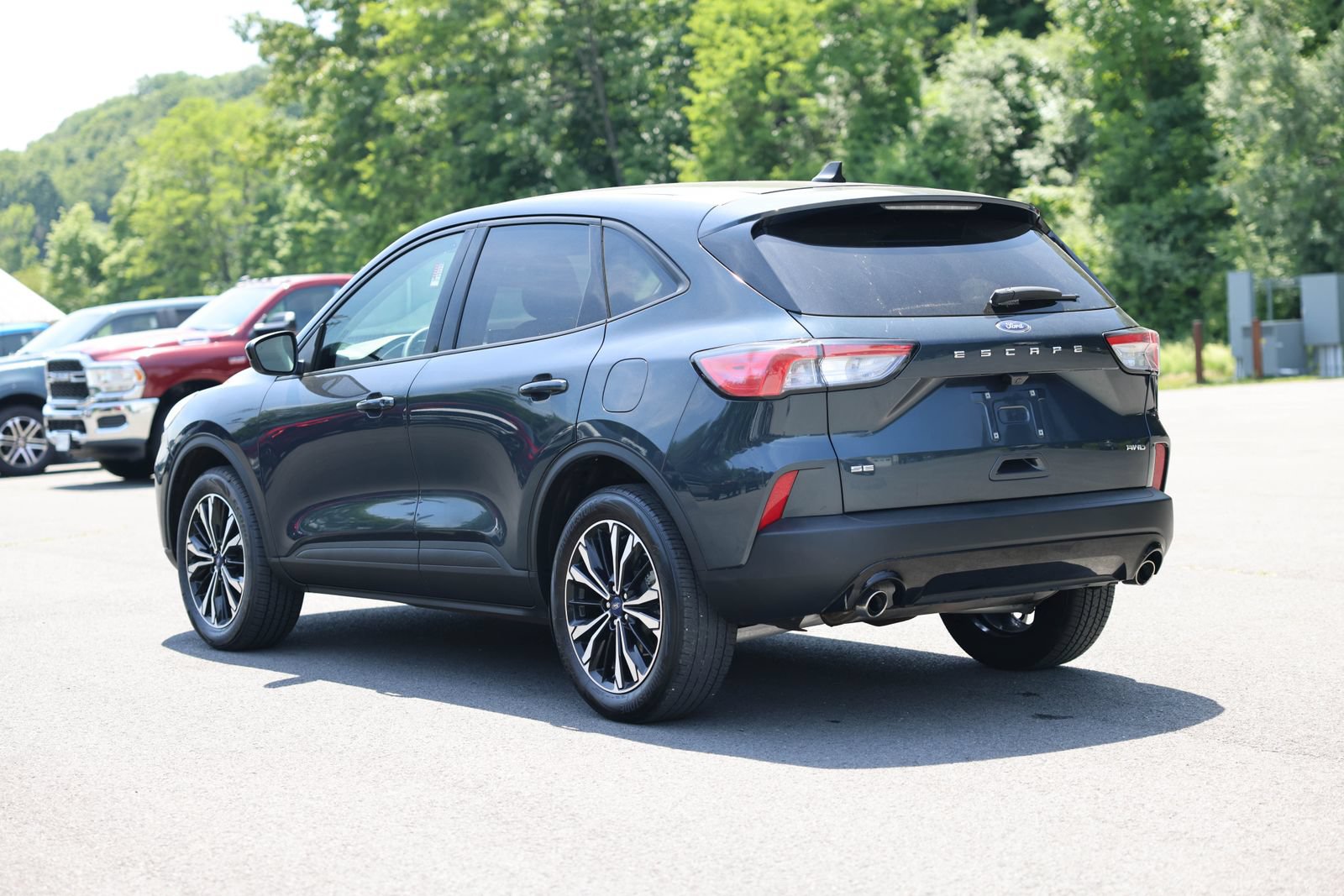 Certified 2022 Ford Escape SE w/ SE Sport Appearance Package AWD/4WD image 3