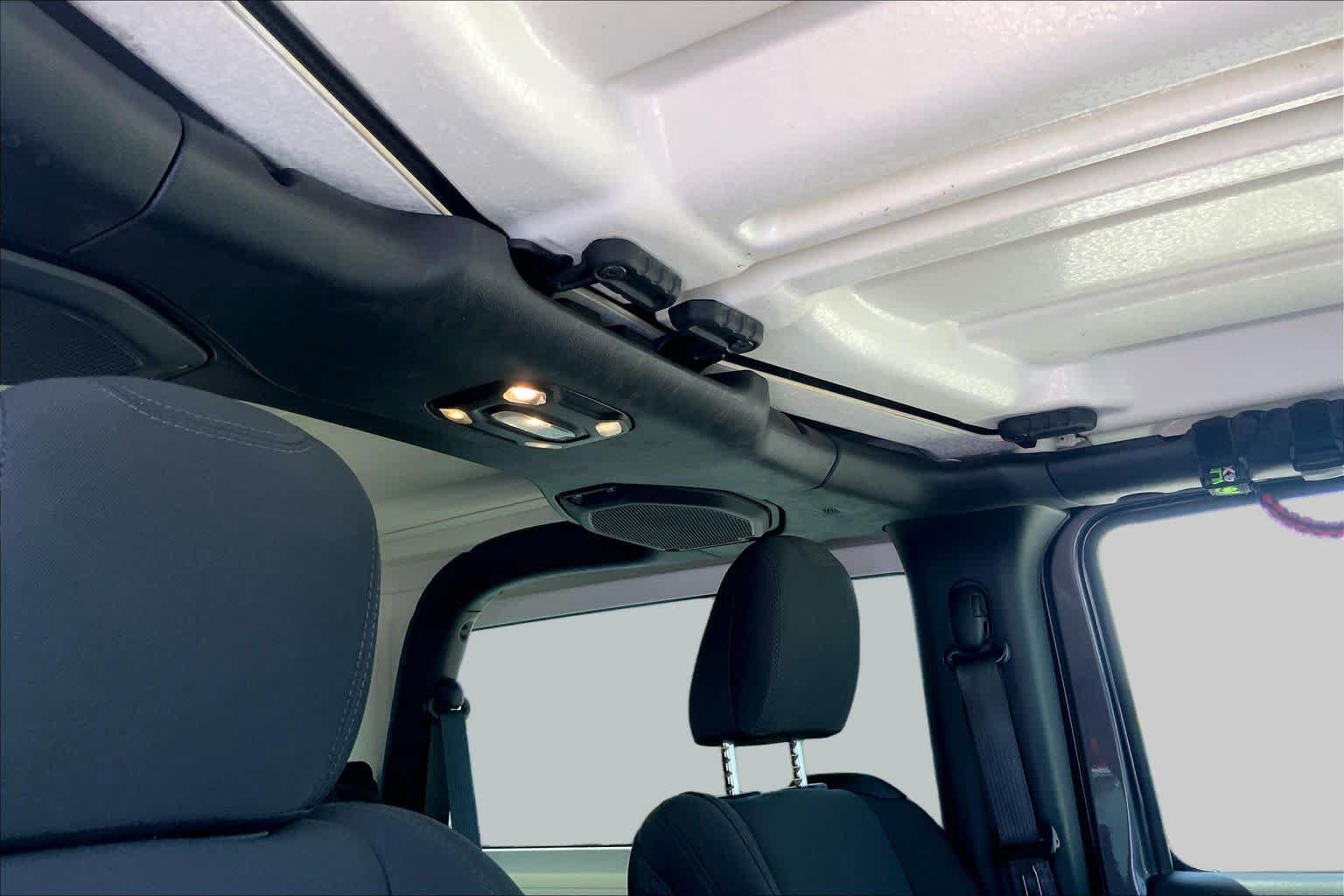 Used 2022 Jeep Wrangler Sport AWD/4WD image 13
