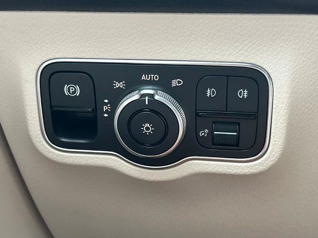 Used 2023 Mercedes-Benz GLB 250 image 30