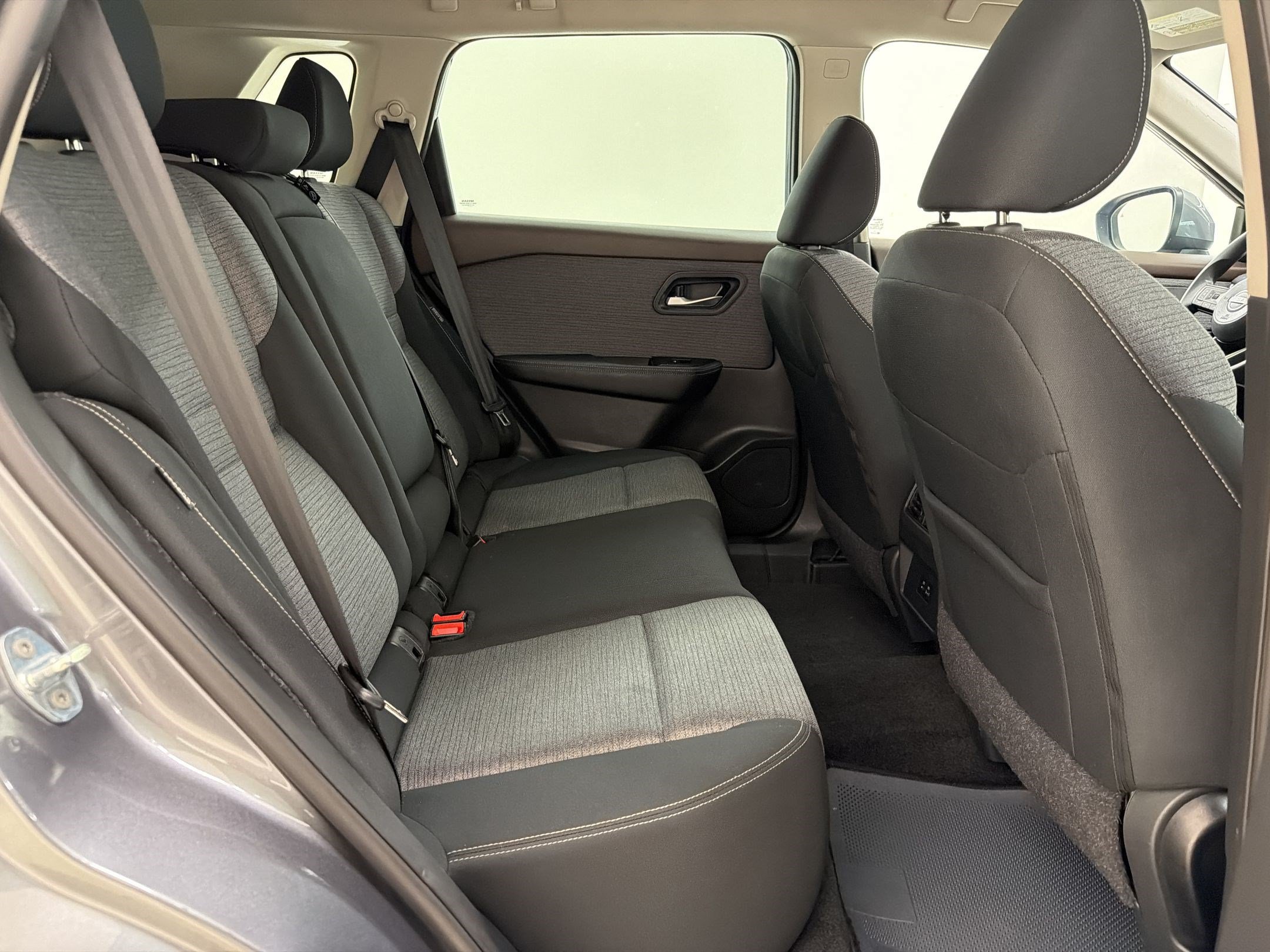 Used 2023 Nissan Rogue SV FWD image 30