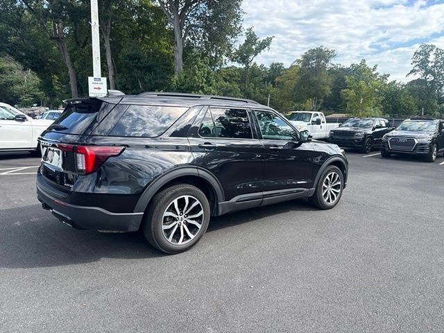Certified 2025 Ford Explorer ST-Line AWD/4WD image 9