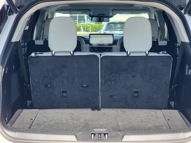 Certified 2025 Ford Explorer Platinum w/ LUX Leather Package AWD/4WD image 23