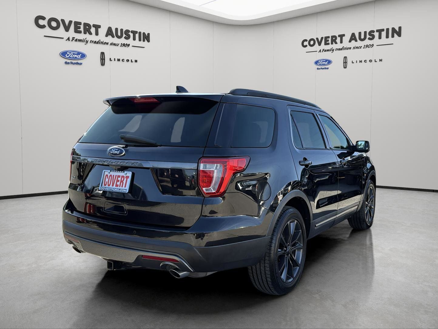 Certified 2017 Ford Explorer XLT w/ Equipment Group 202A image 5