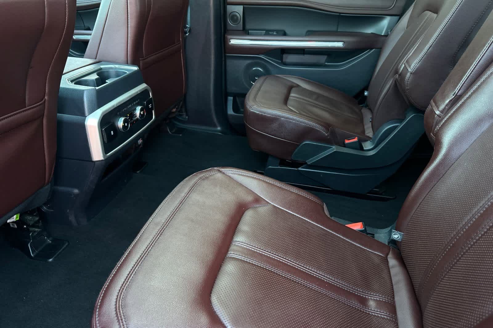 Certified 2024 Ford Expedition Limited RWD image 4