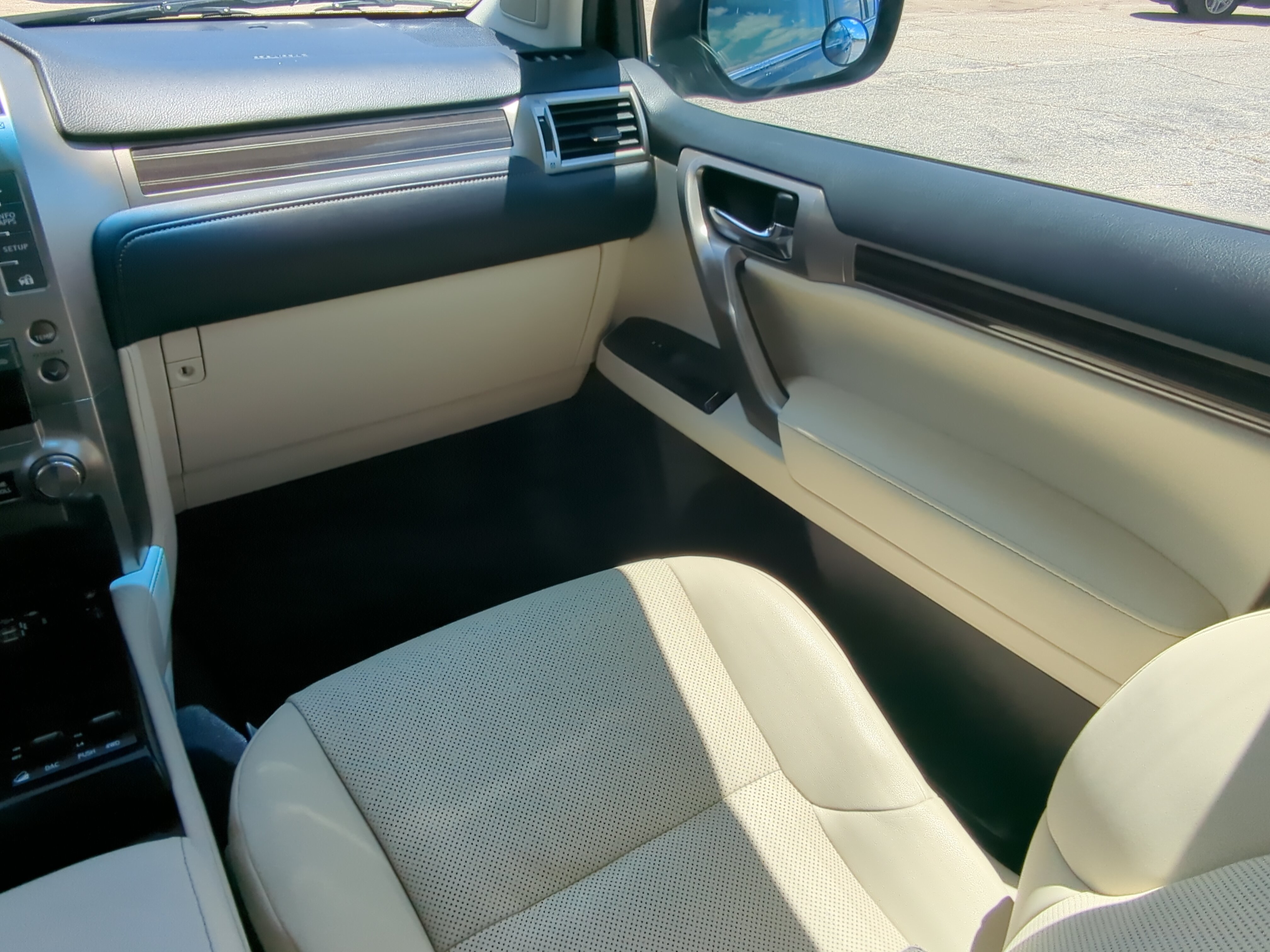 Used 2020 Lexus GX 460 Premium w/ Premium Package AWD/4WD image 15