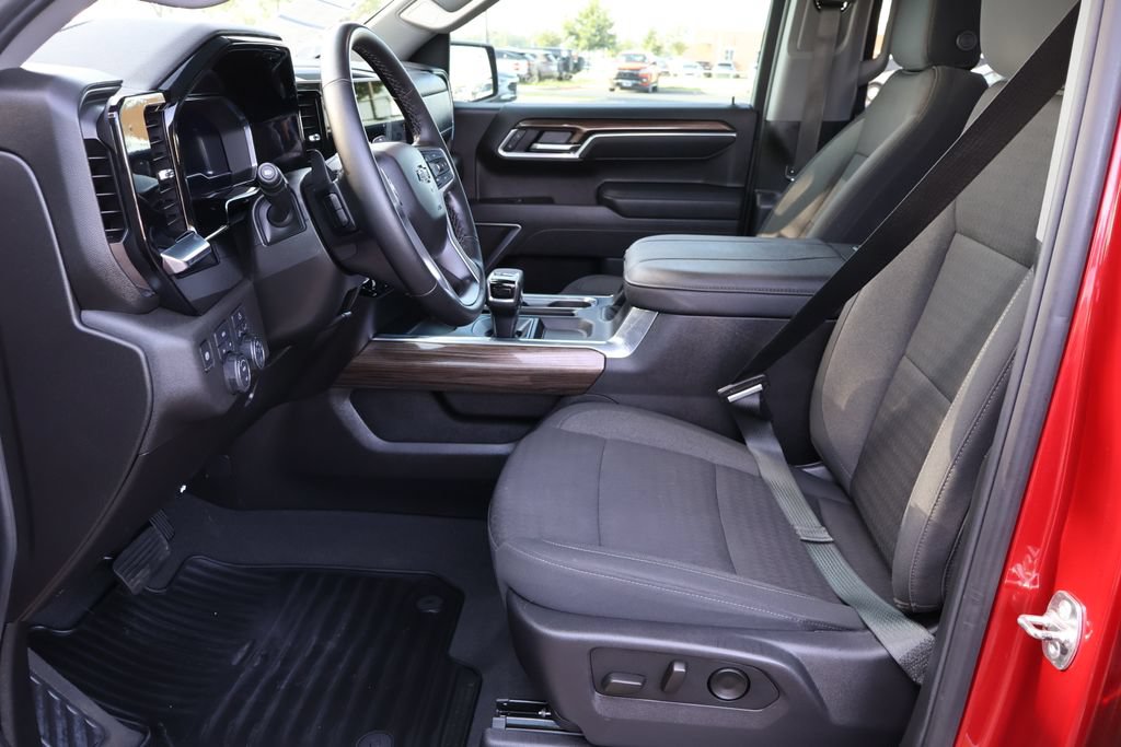 Used 2025 Chevrolet Silverado 1500 RST w/ LPO, Dark Essentials Package AWD/4WD image 33
