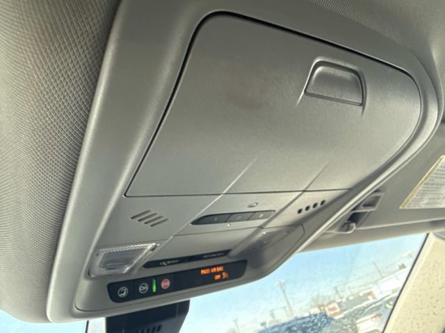 Used 2024 GMC Terrain SLT image 28