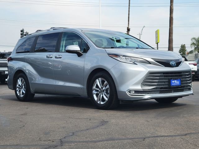 Used 2021 Toyota Sienna Limited FWD image 6