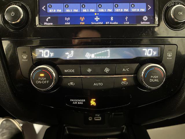 Used 2018 Nissan Rogue SV w/ Sun & Sound Touring Package image 10