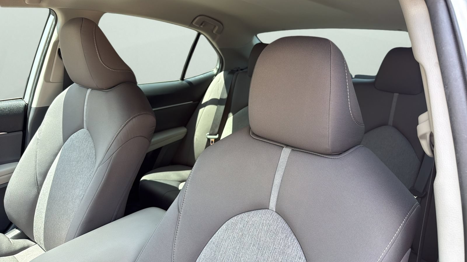 Used 2023 Toyota Camry LE FWD image 4