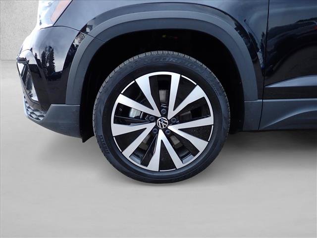 Used 2023 Volkswagen Taos SE w/ Panoramic Sunroof Package AWD/4WD image 7