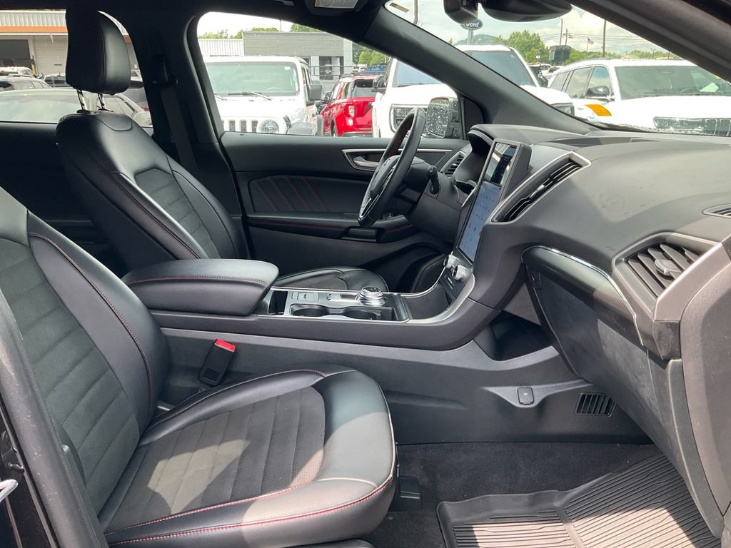 Certified 2024 Ford Edge ST-Line AWD/4WD image 12