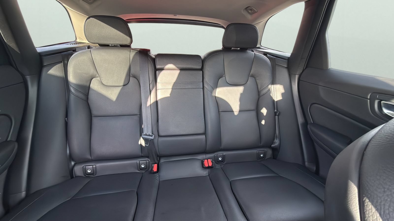 Used 2021 Volvo XC60 T5 Momentum w/ Premium Package AWD/4WD image 26