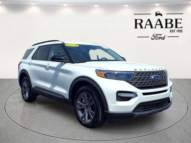 Certified 2024 Ford Explorer XLT w/ Equipment Group 202A AWD/4WD image 1