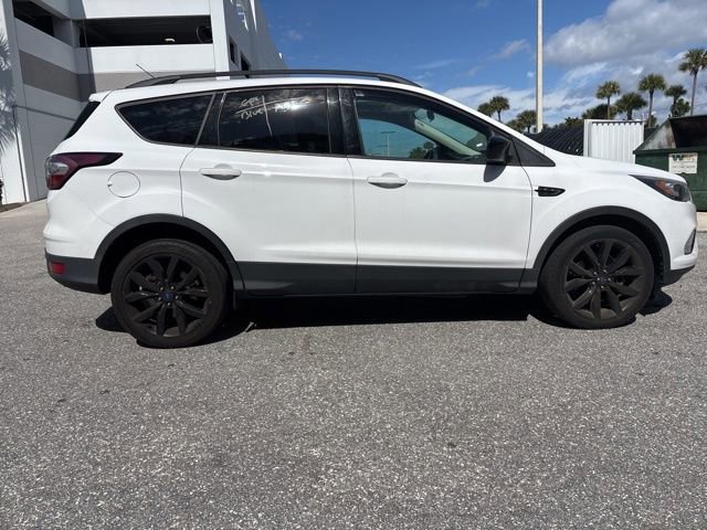 Certified 2017 Ford Escape SE w/ SE Sport Appearance Package image 4