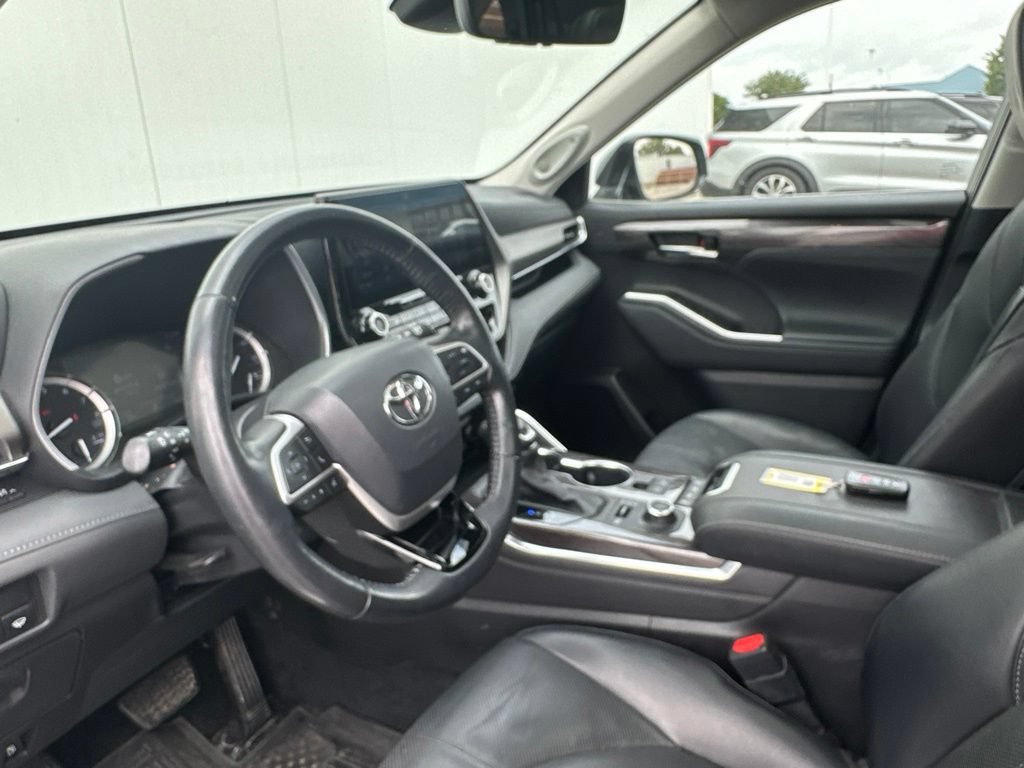 Used 2022 Toyota Highlander Limited AWD/4WD image 15