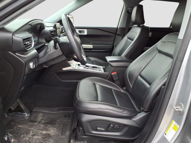 Certified 2022 Ford Explorer XLT w/ Equipment Group 202A image 11