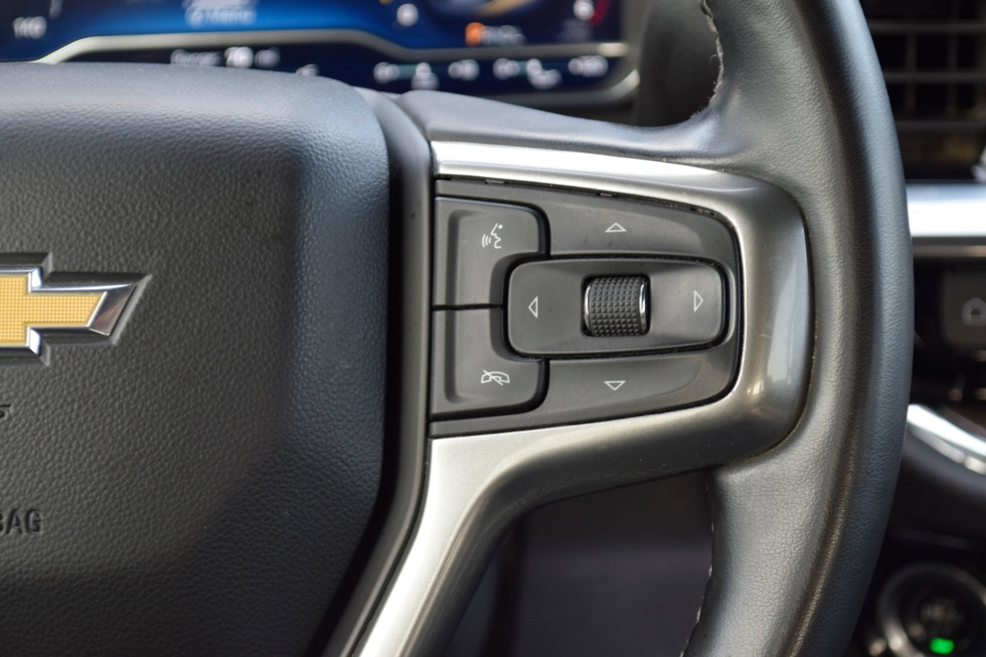 Used 2024 Chevrolet Silverado 1500 LT w/ Convenience Package II RWD image 9