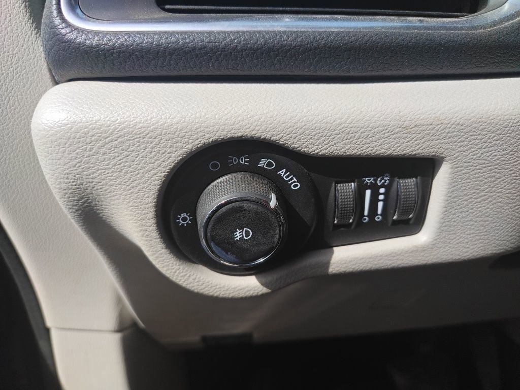 Used 2018 Chrysler Pacifica Limited w/ Advanced Safetytec Group image 13