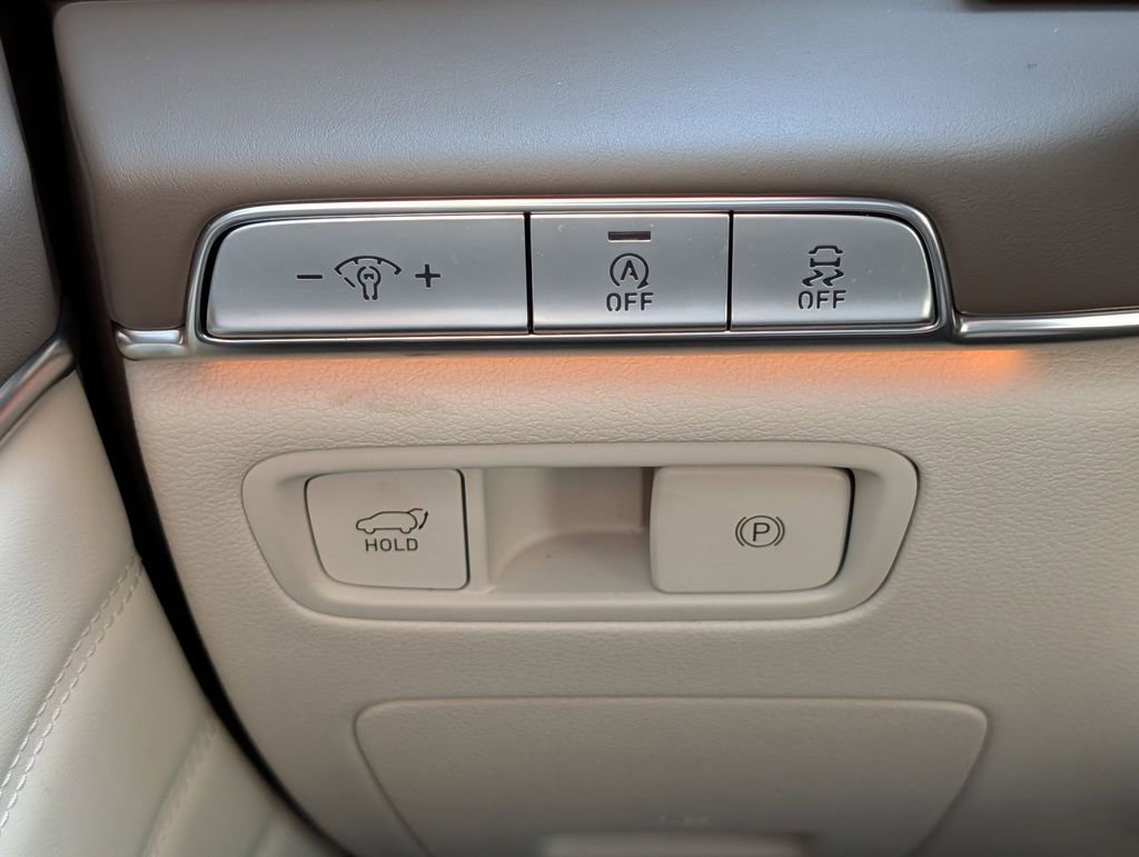 Used 2023 Genesis GV80 2.5T w/ Prestige Package image 17