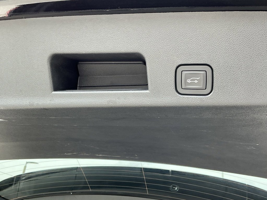 Used 2025 GMC Acadia Elevation image 22