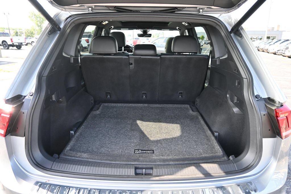 Used 2022 Volkswagen Tiguan SE R-Line AWD/4WD image 12