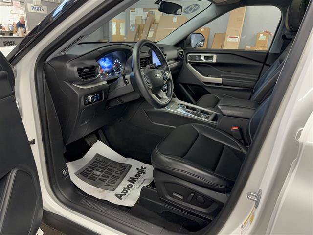 Certified 2022 Ford Explorer XLT w/ Equipment Group 202A image 10