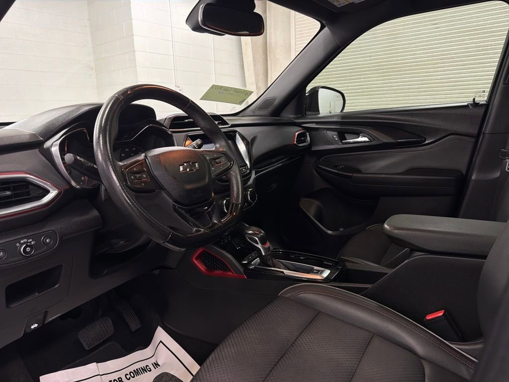 Used 2021 Chevrolet TrailBlazer RS w/ Sun and Liftgate Package image 11