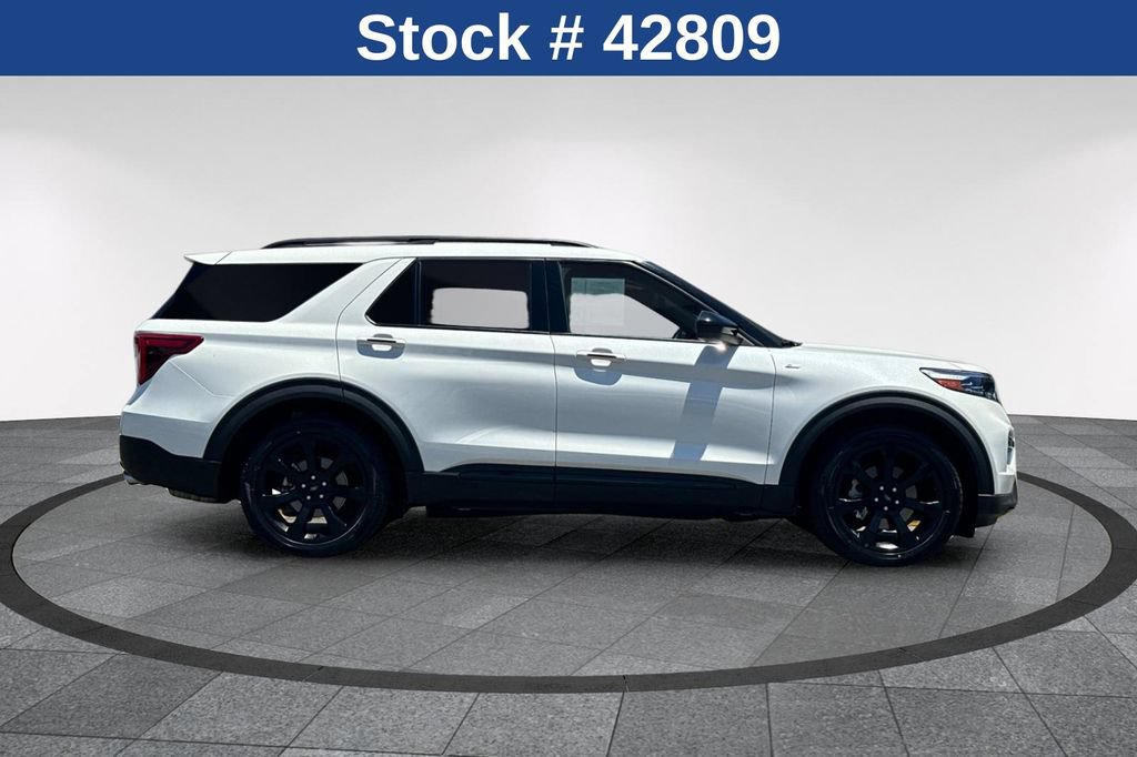 Certified 2023 Ford Explorer ST-Line w/ Class IV Trailer Tow Package RWD image 4