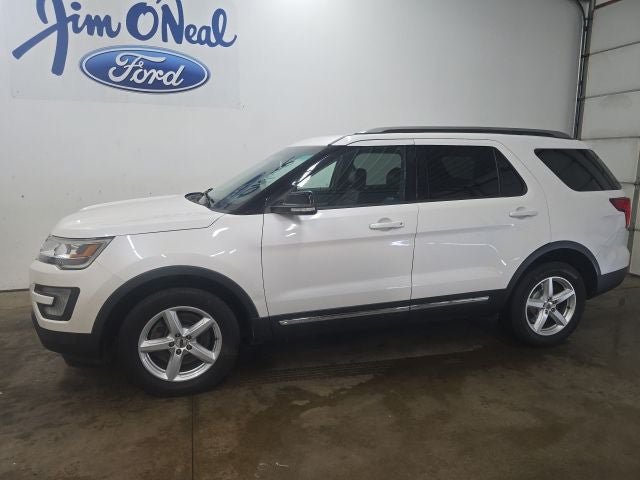 Certified 2017 Ford Explorer XLT w/ Equipment Group 202A AWD/4WD image 32